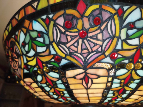 witrażowa lampa - plafon Tiffany, śred. 57 cm witrażowa lampa - plafon Tiffany, śred. 57 cm